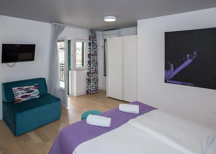 Pansion Kamenar 2 Primošten